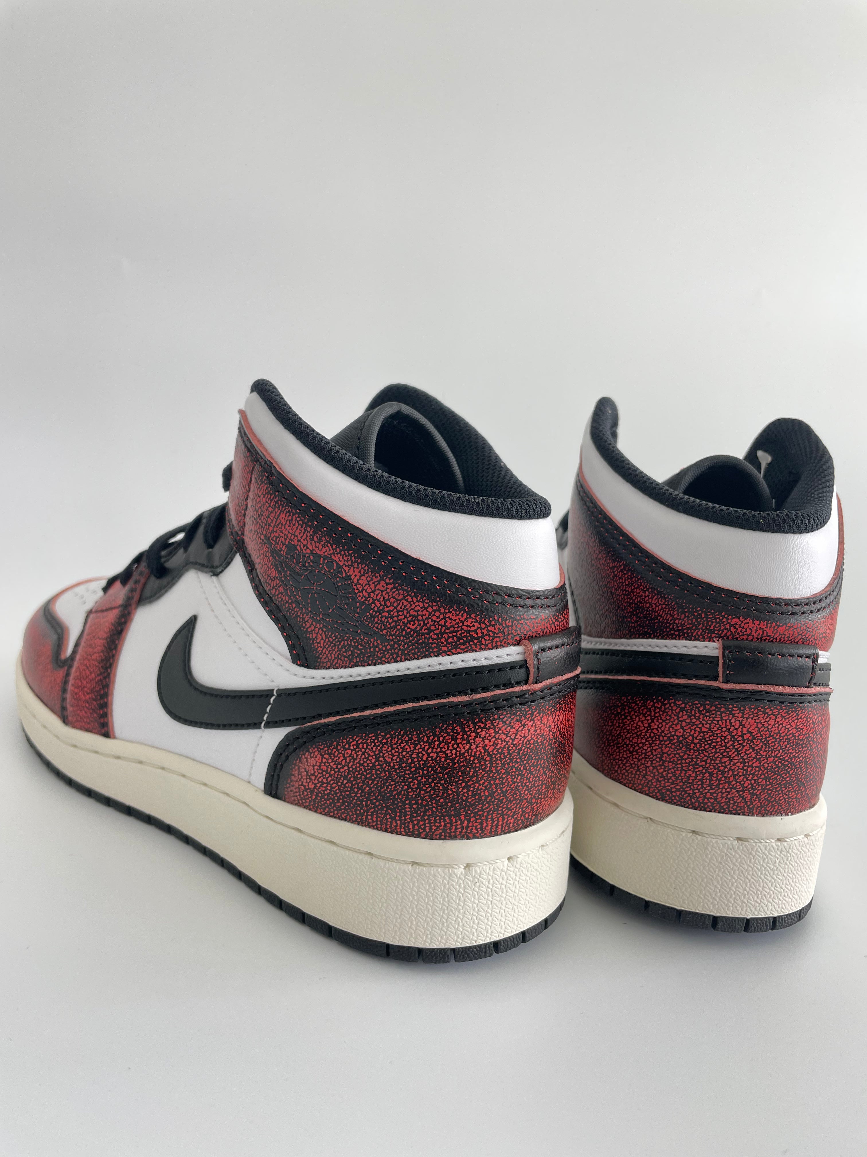 Jordan 1 Mid “Black Infrared” (GS)