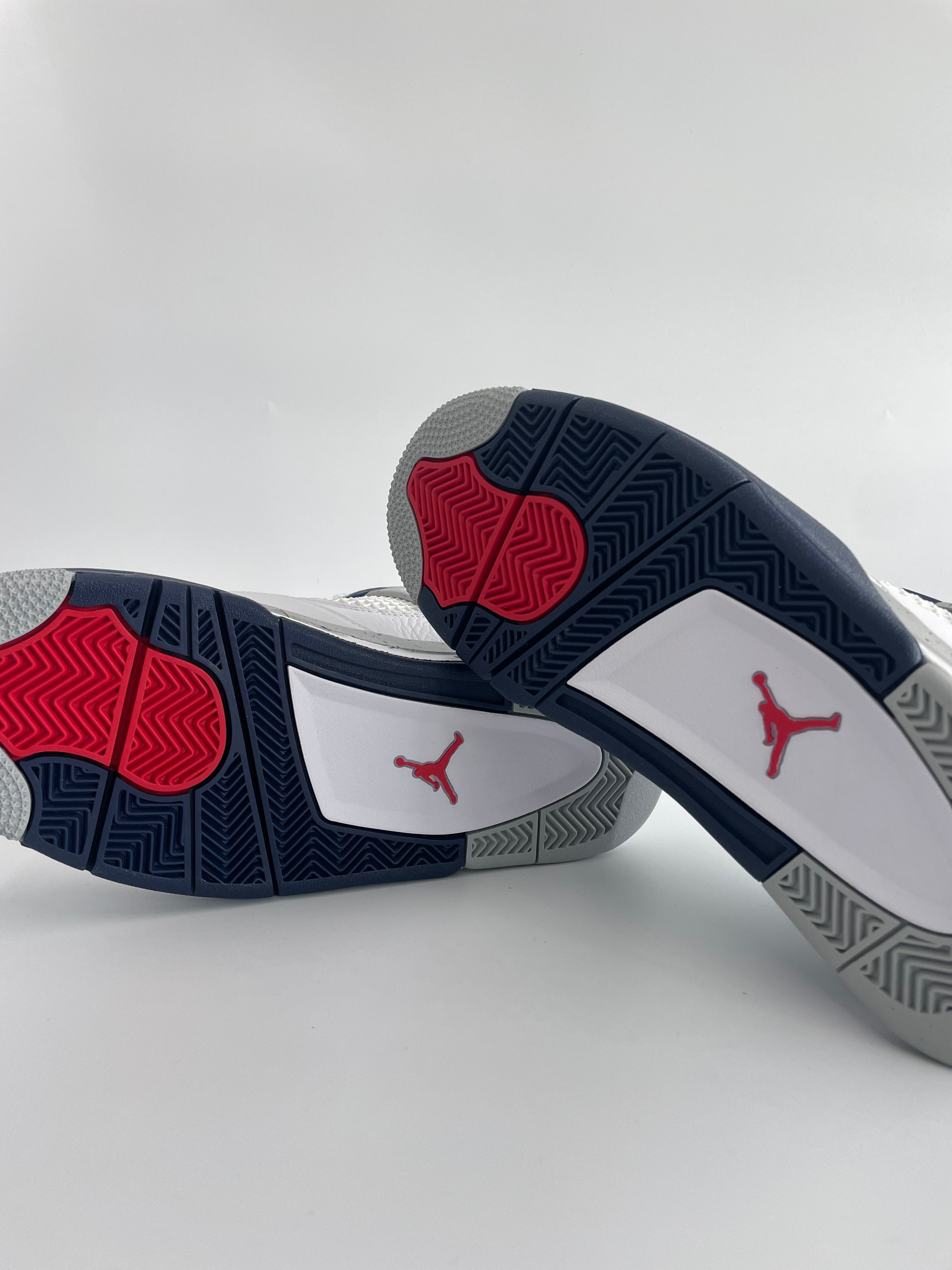 Jordan 4 “Midnight Navy”