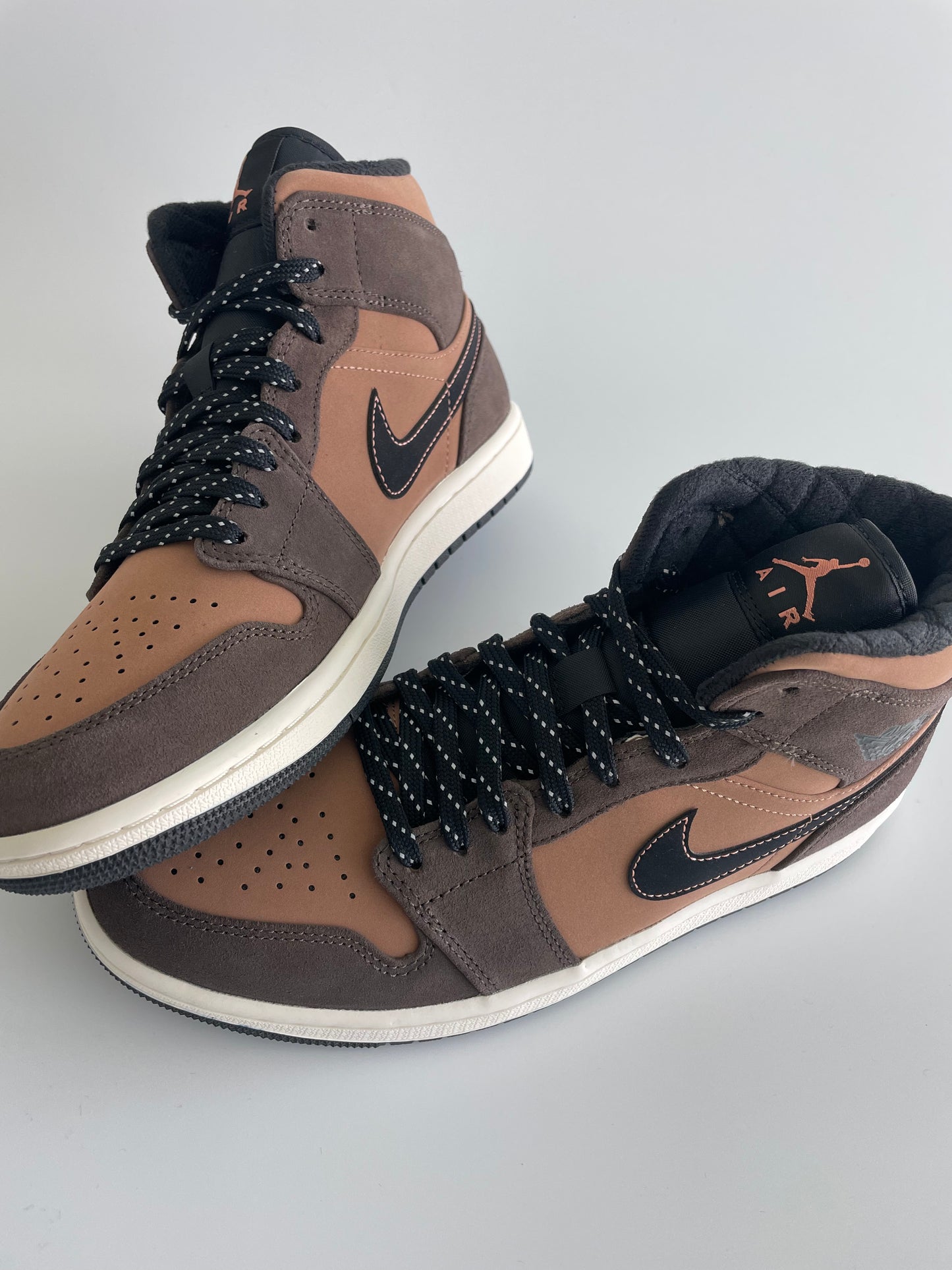 Jordan 1 Mid “Dark Chocolate”