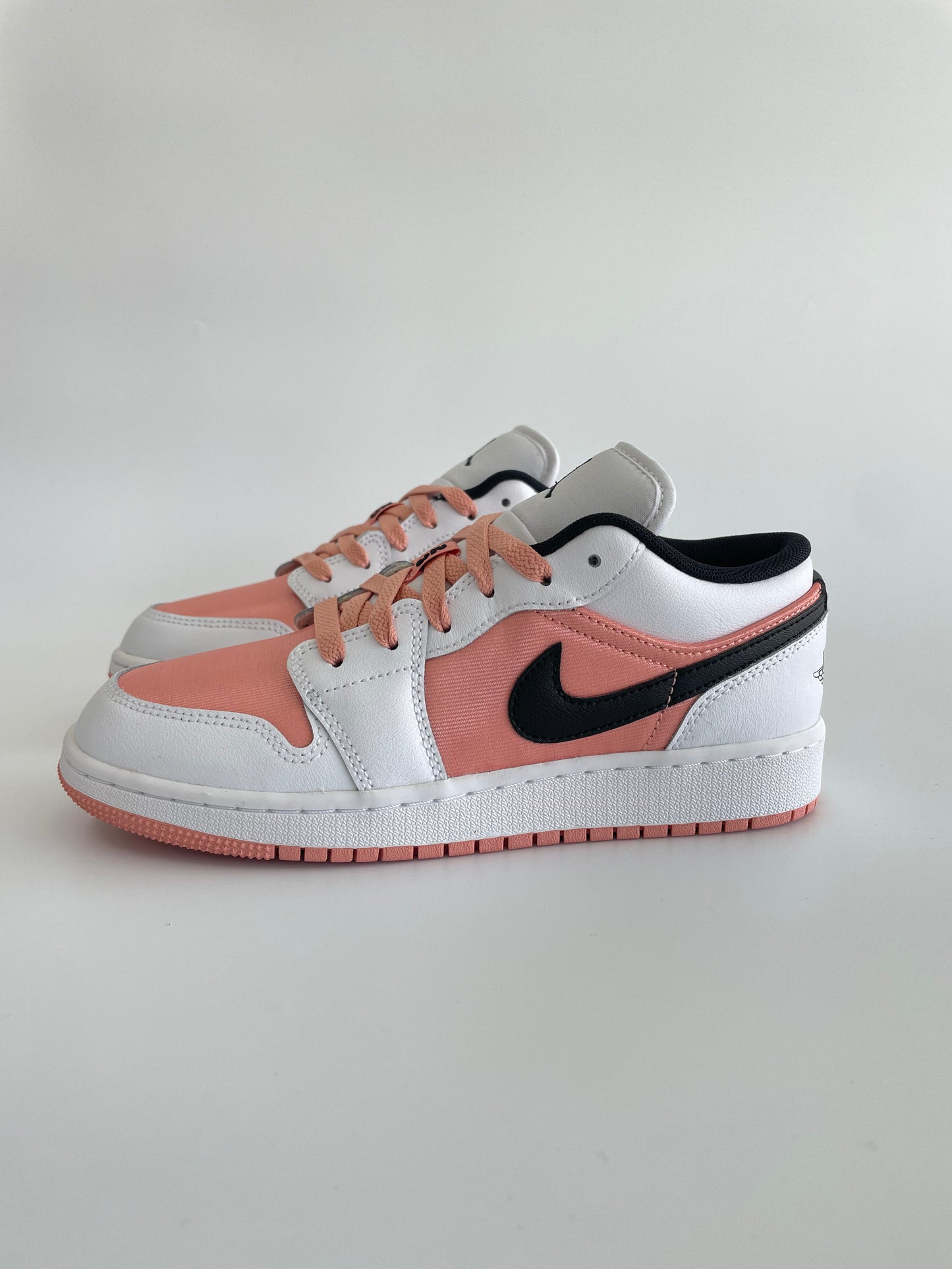 Jordan 1 Low “White Light Madder Root” (GS)