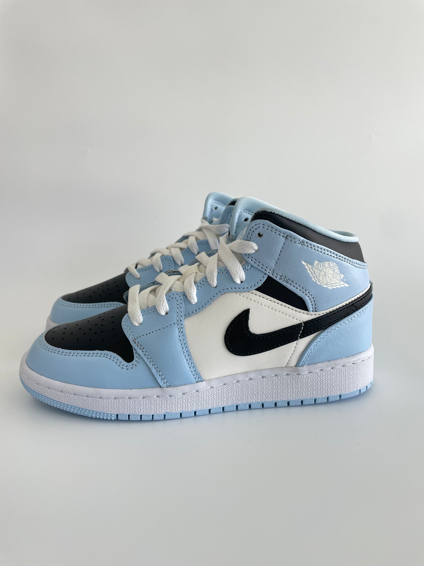 Jordan 1 Mid “Ice Blue”