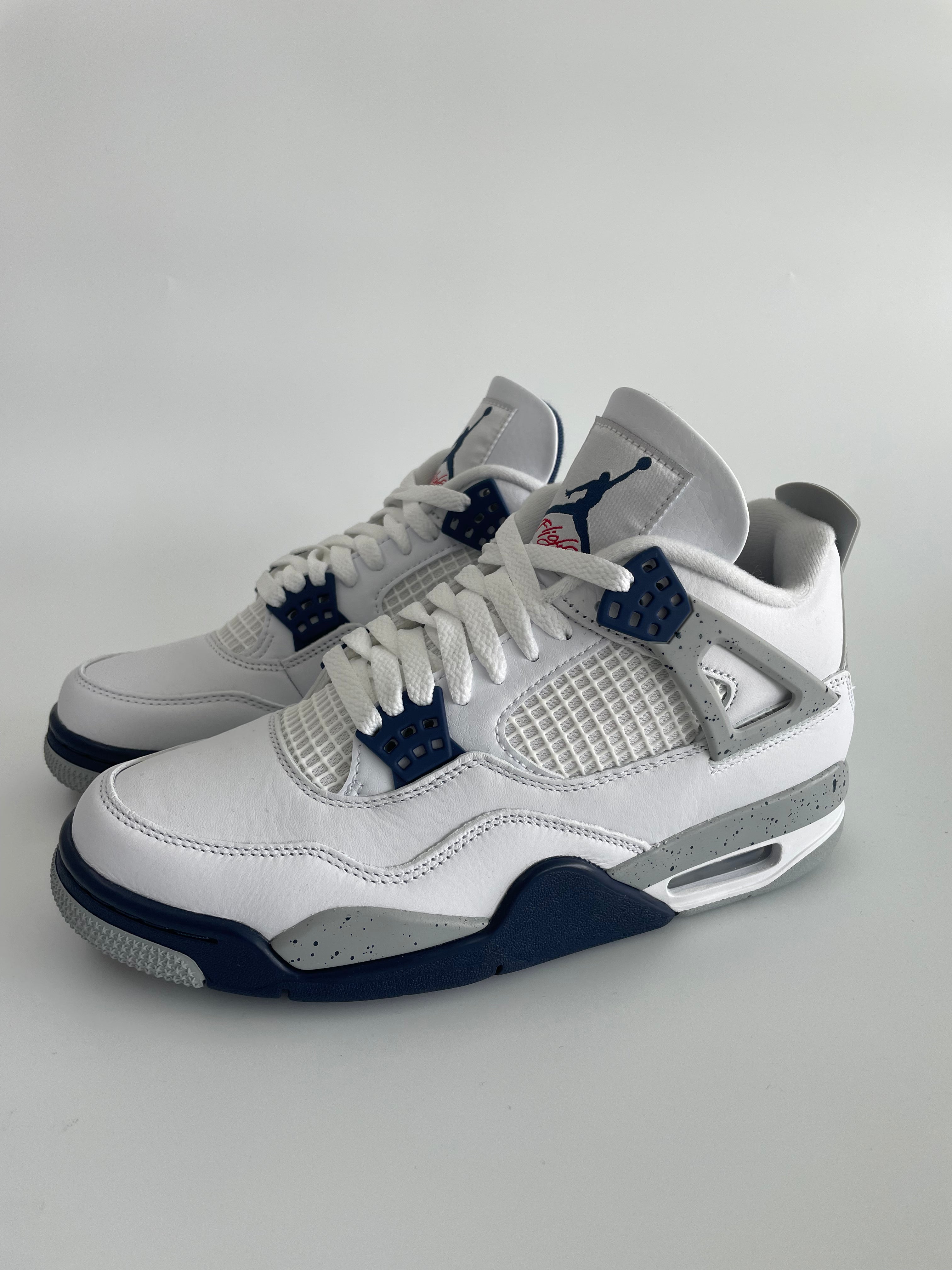 Jordan 4 “Midnight Navy”