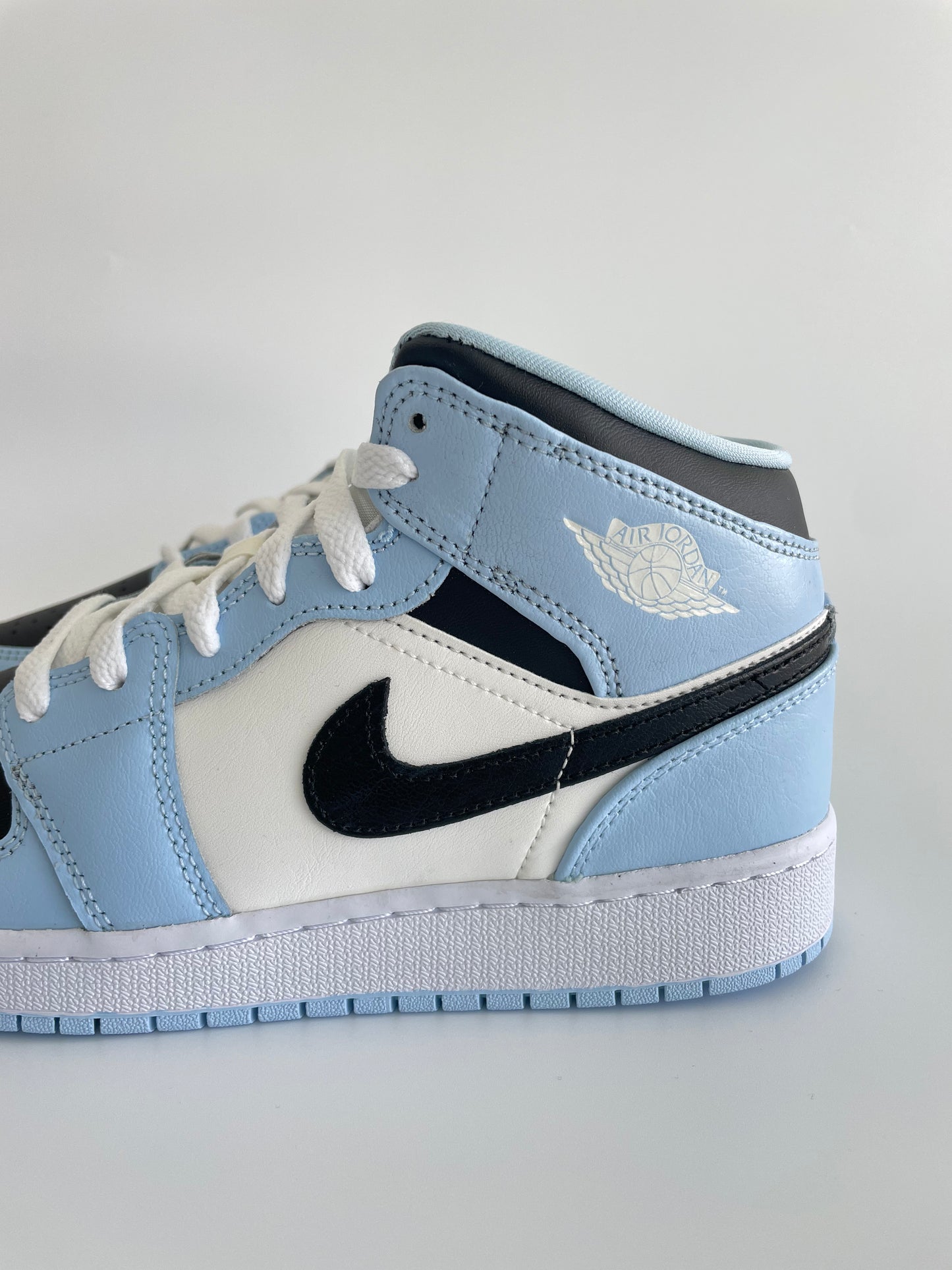 Jordan 1 Mid “Ice Blue”