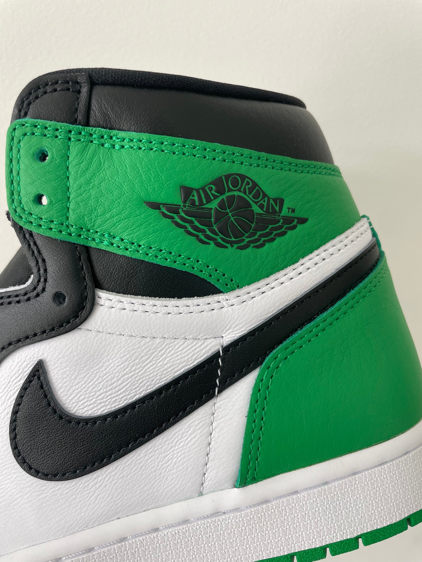 Jordan 1 High OG “Lucky Green”