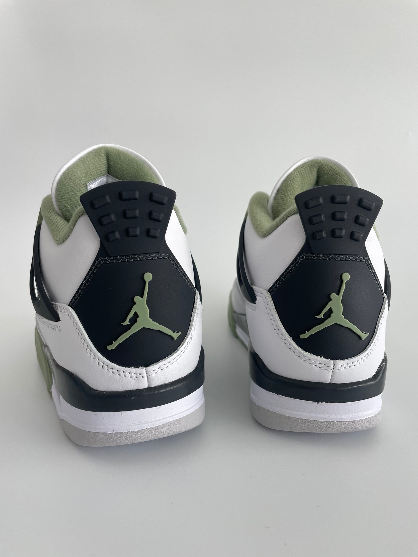 Jordan 4 “Seafoam” (W)