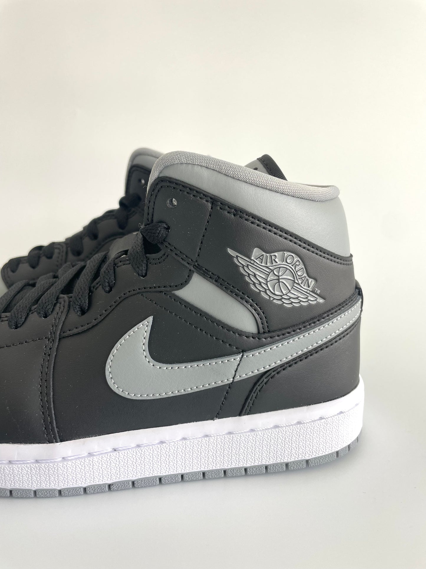 Jordan 1 Mid “Shadow” (W)