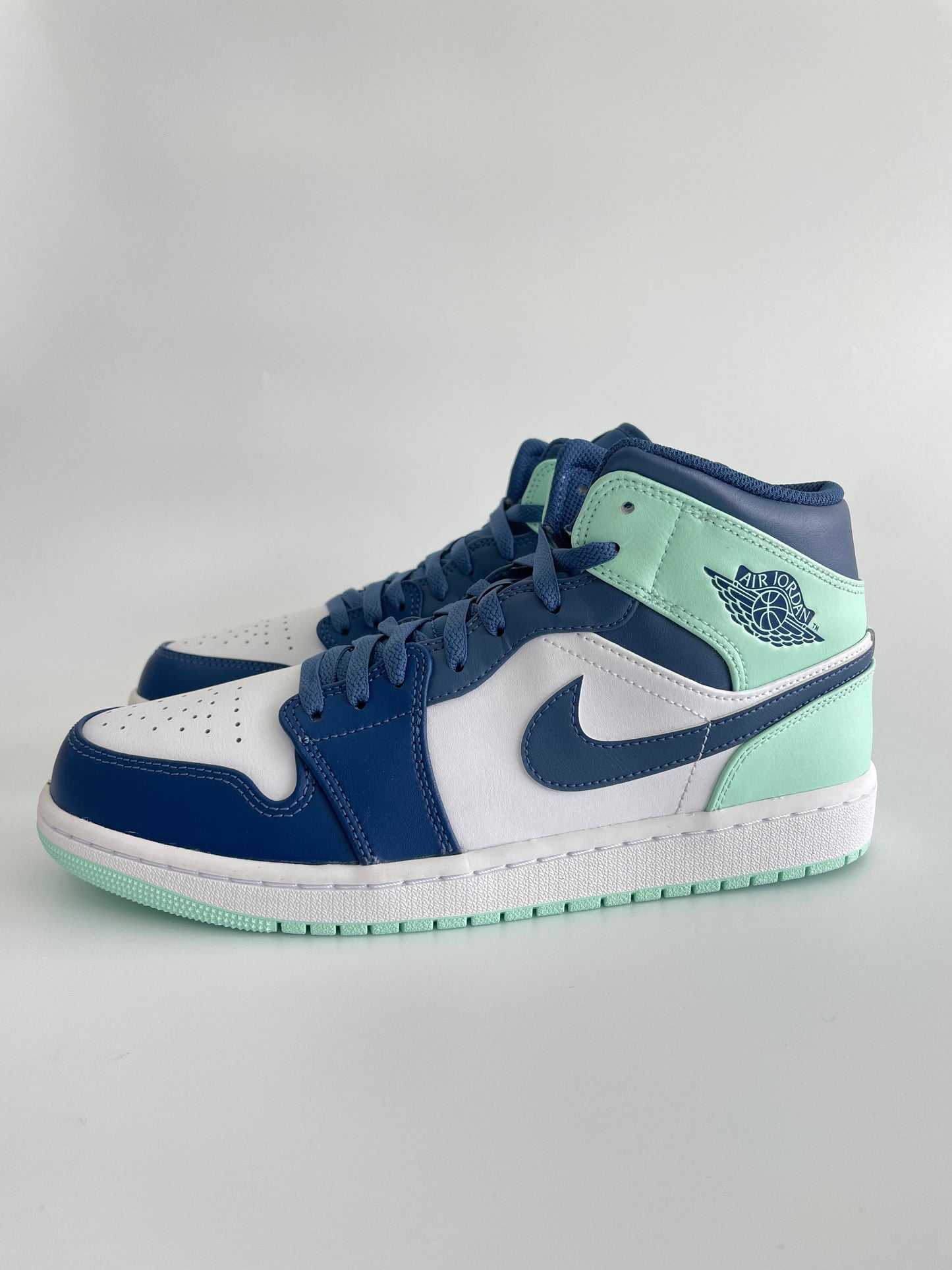 Jordan 1 Mid “Mystic Navy Mint Foam”