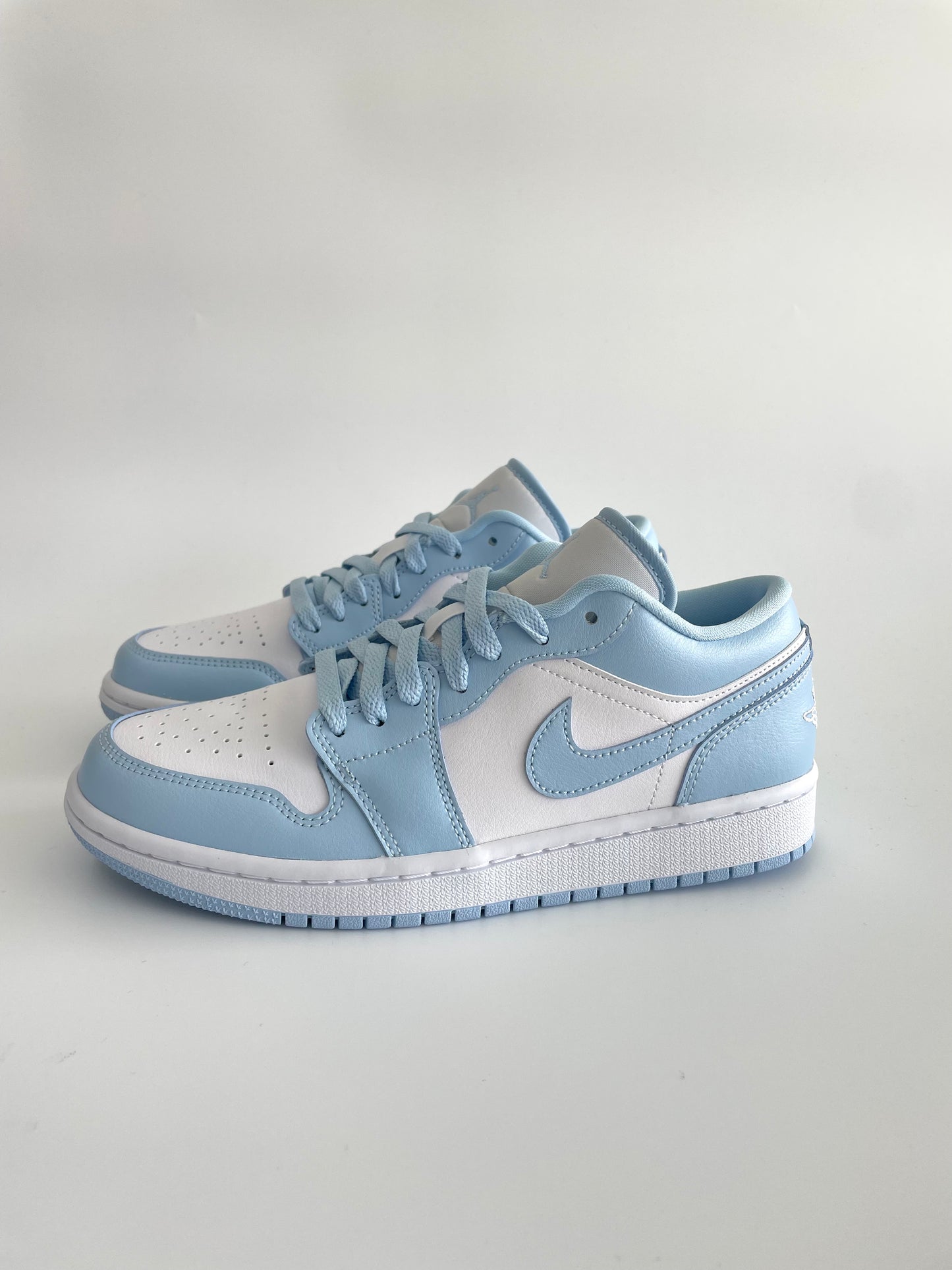 Jordan 1 Low “Aluminum” (W)