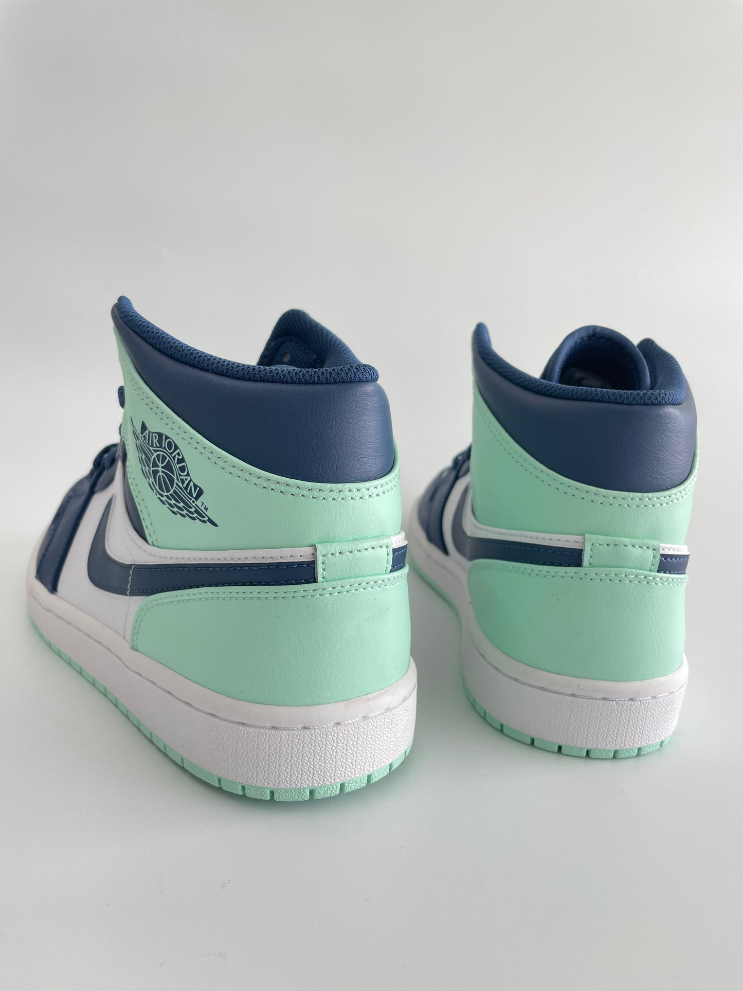 Jordan 1 Mid “Mystic Navy Mint Foam”