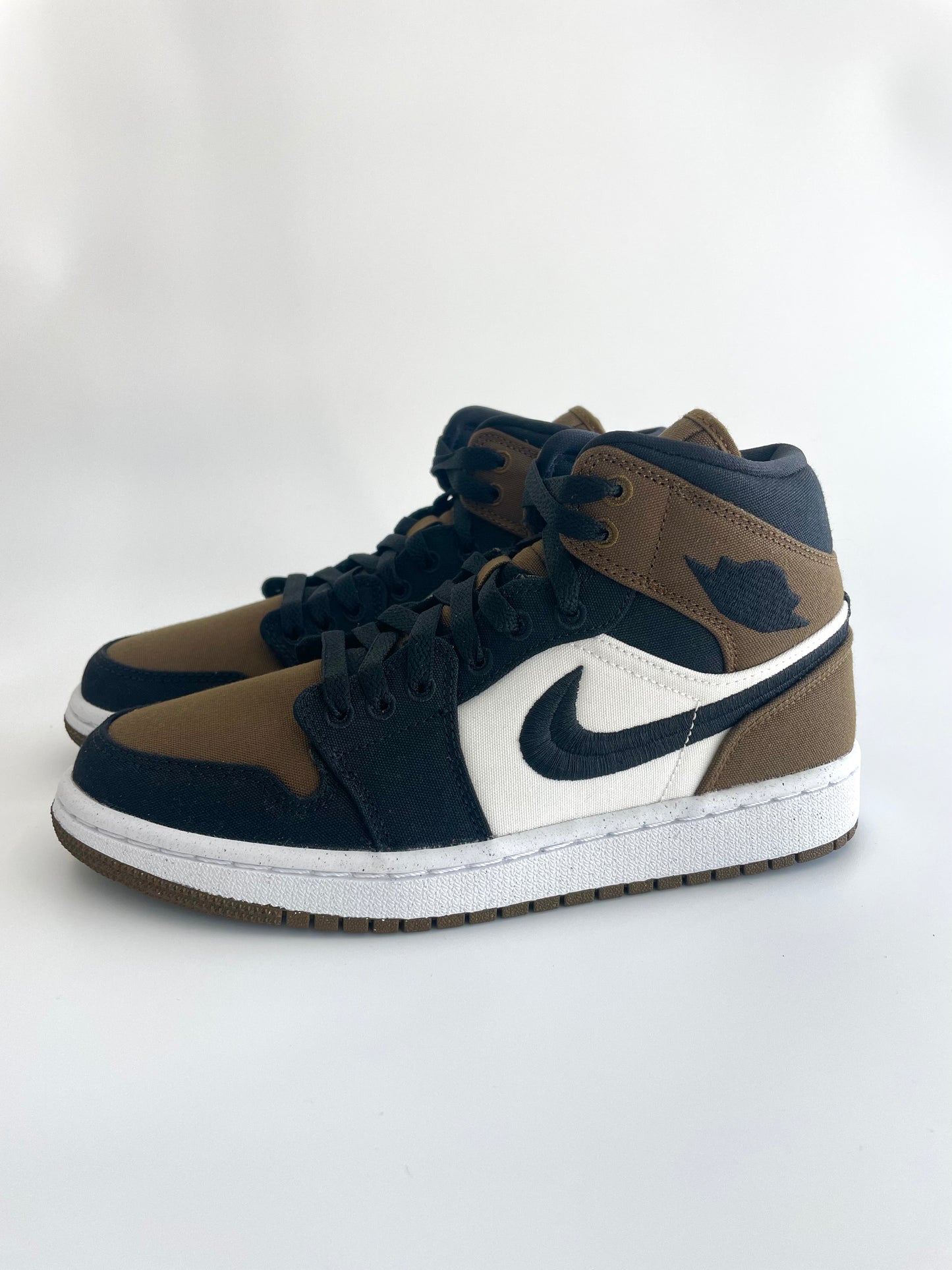 Jordan 1 Mid “Olive Toe” (W)