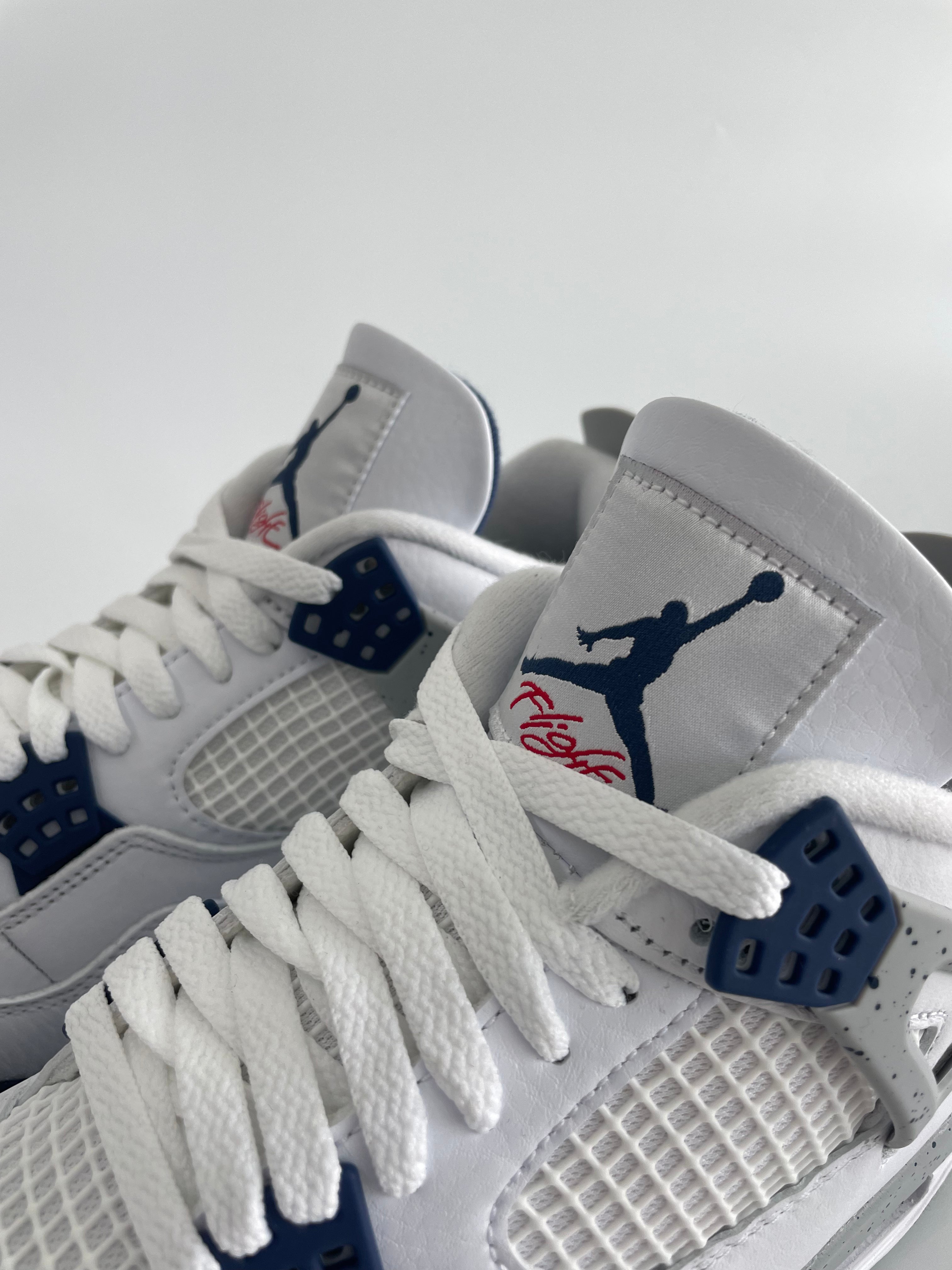 Jordan 4 “Midnight Navy”