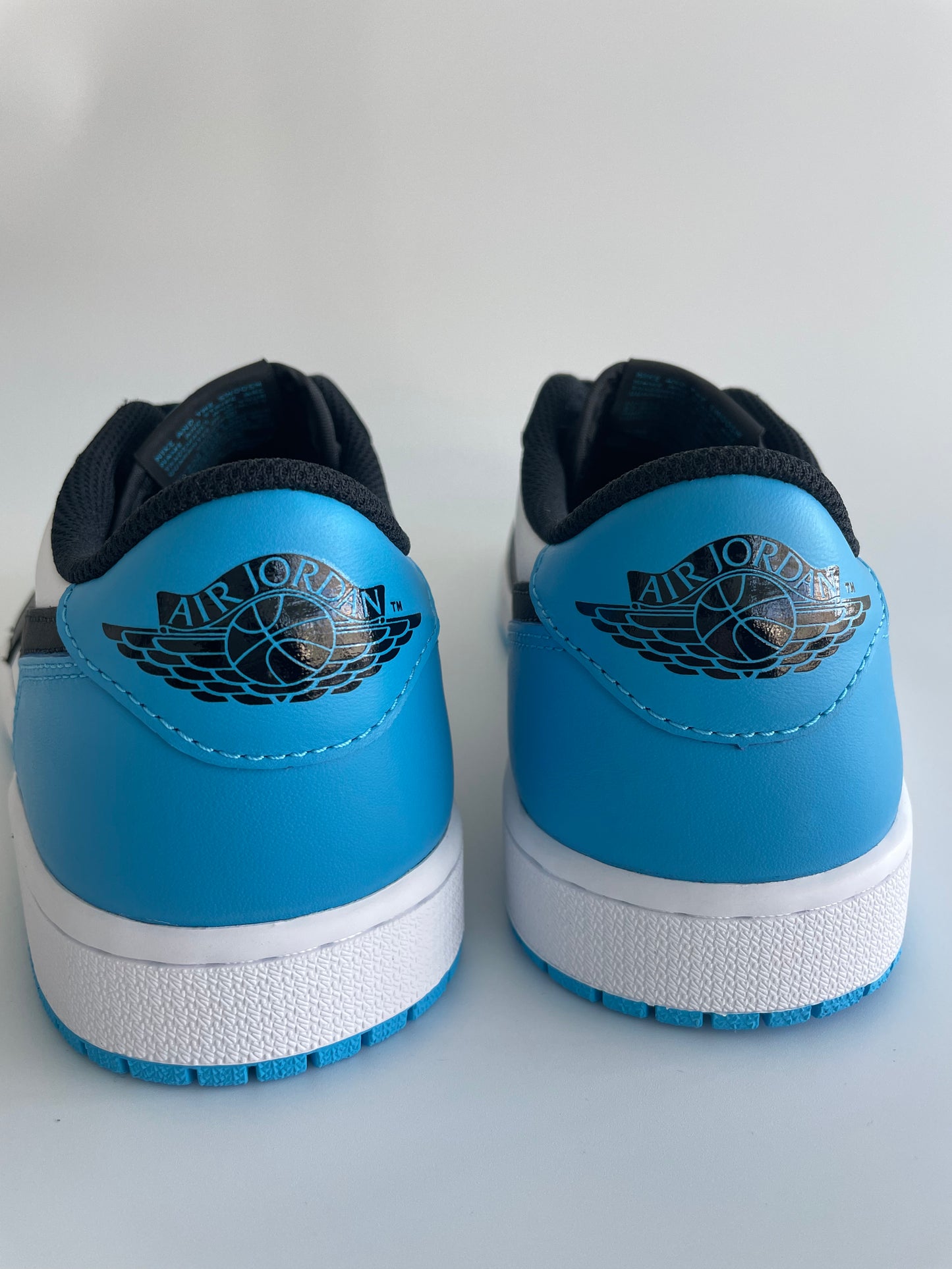 Jordan 1 Low OG “Powder Blue”