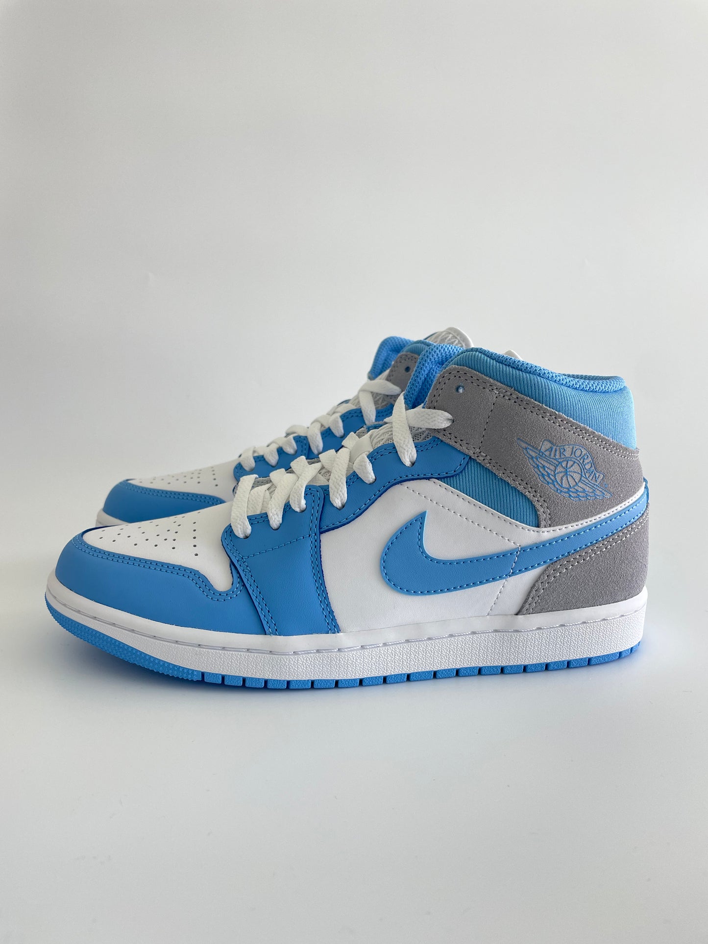 Jordan 1 Mid “University Blue Grey”