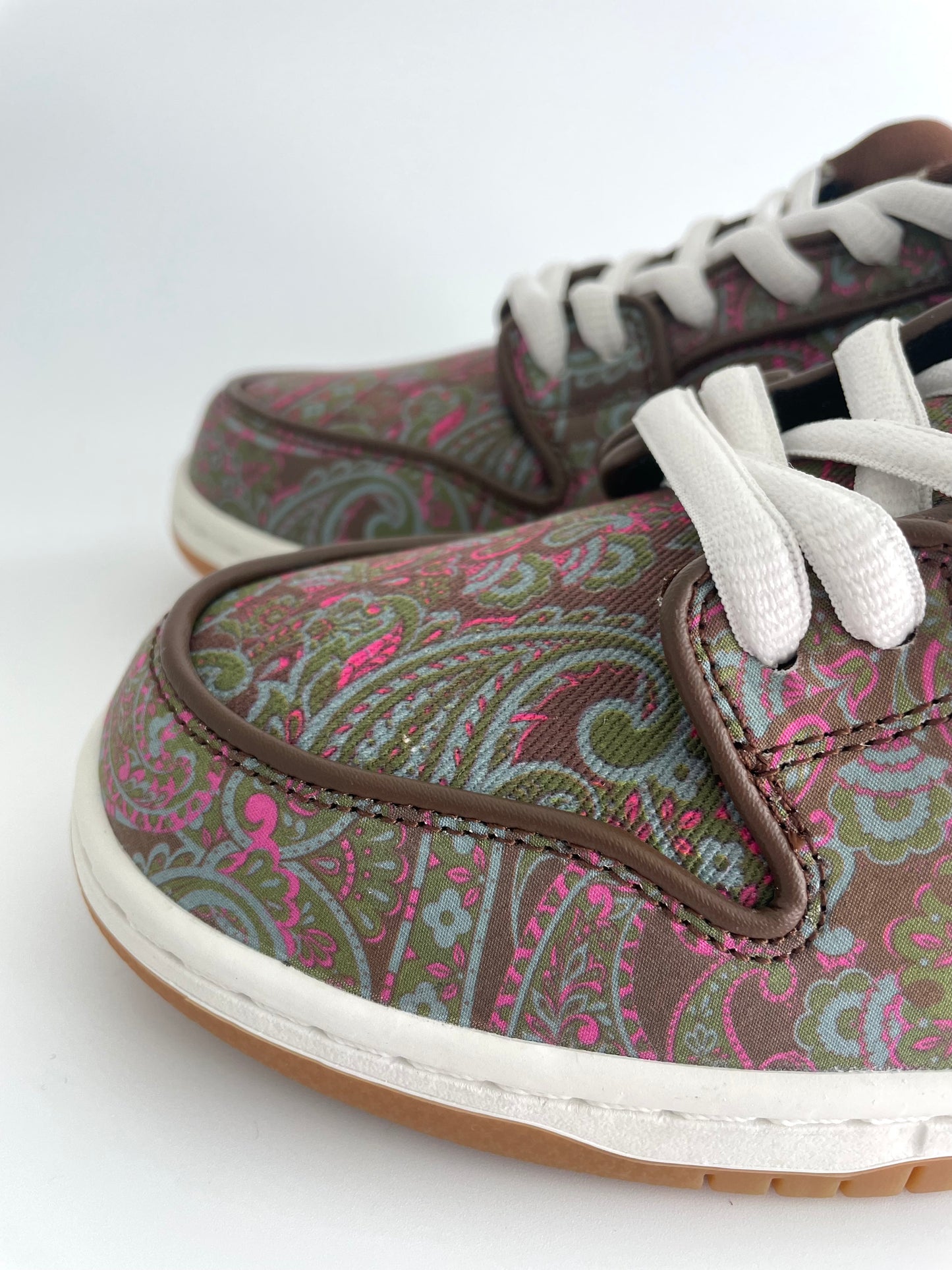 Nike SB Dunk Low “Paisley Brown”