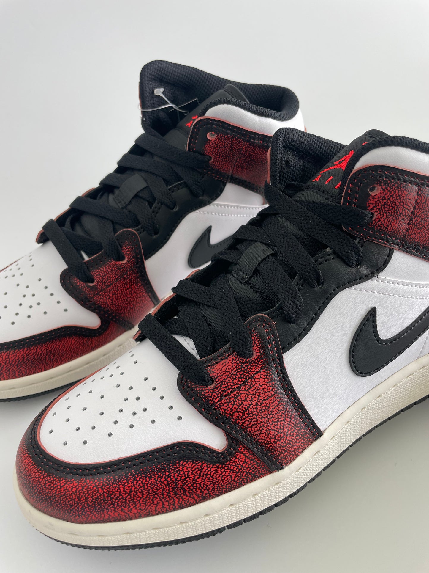 Jordan 1 Mid “Black Infrared” (GS)