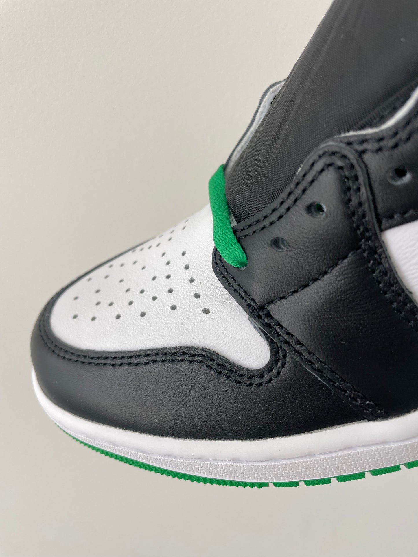 Jordan 1 High OG “Lucky Green”