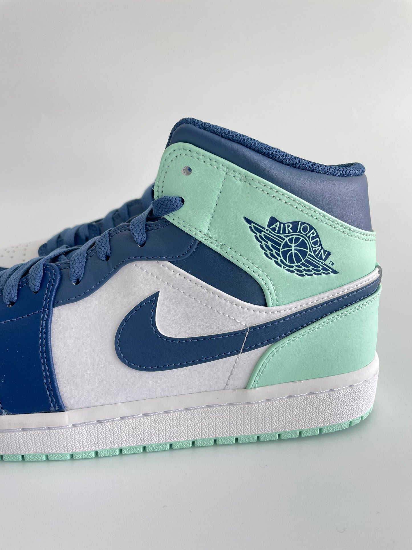 Jordan 1 Mid “Mystic Navy Mint Foam”