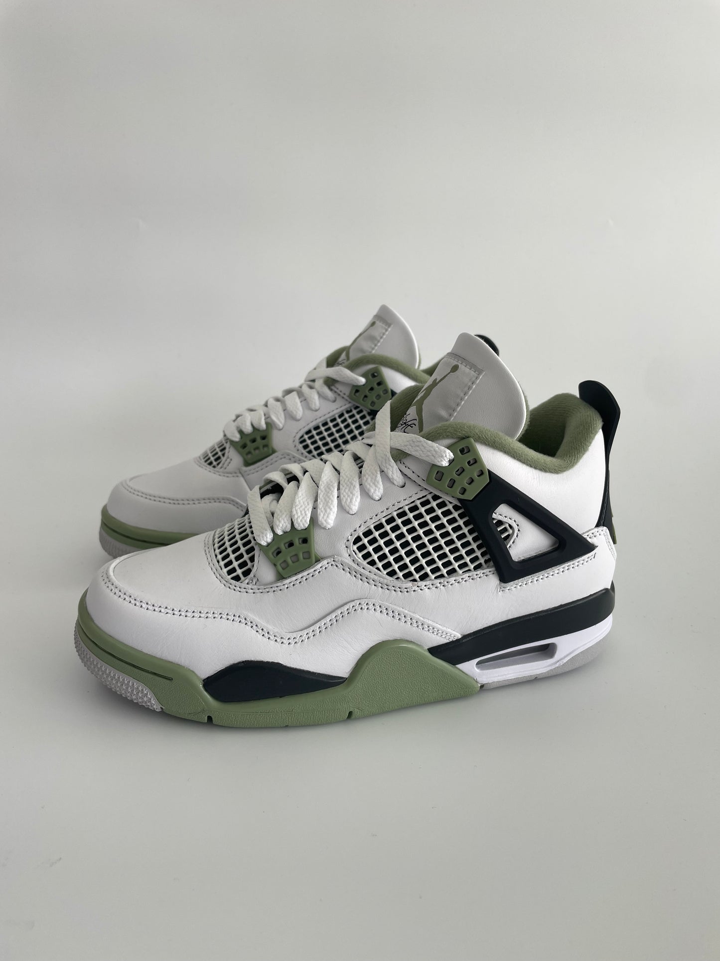 Jordan 4 “Seafoam” (W)