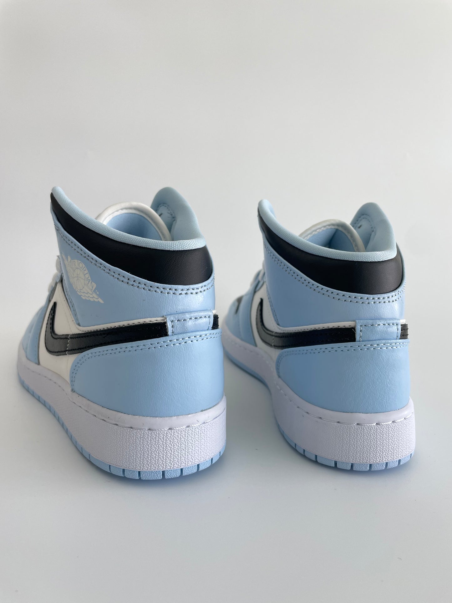 Jordan 1 Mid “Ice Blue”